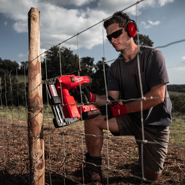 Milwaukee cordless sales fence staple gun